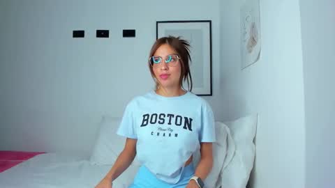 Snapshot of amber_rhus chatting on 09-22-25, 08:44 Luci Reyes online show from 09-22-25, 08:44