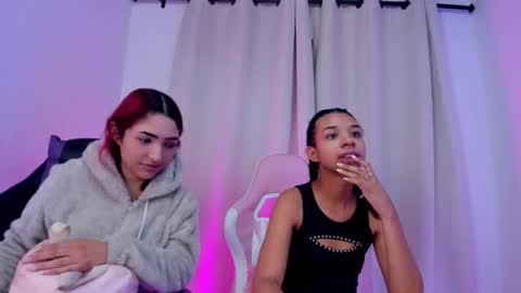 Snapshot of amberbaker21 chatting on 01-25-25, 11:55 Amber Baker online show from 01-25-25, 11:55