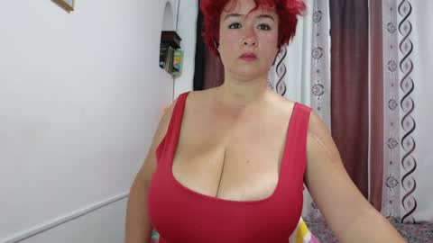 Snapshot of amberlissi chatting on 01-22-25, 12:59 LISSY online show from 01-22-25, 12:59