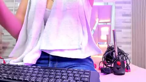 Snapshot of amberr_sweett chatting on 05-26-26, 06:48 Amber online show from 05-26-26, 06:48
