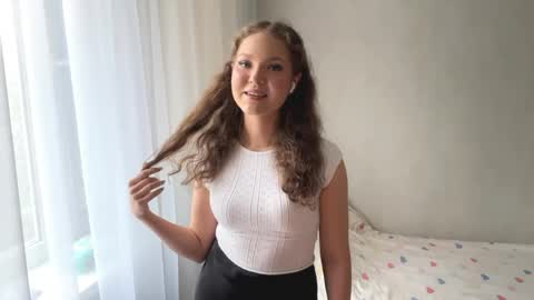Snapshot of ameeteuscher chatting on 05-10-26, 06:18 Mia online show from 05-10-26, 06:18