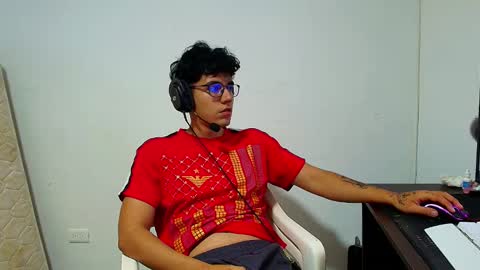 Snapshot of ameli_and_lucas chatting on 01-28-25, 01:08 Amelia Lucas online show from 01-28-25, 01:08