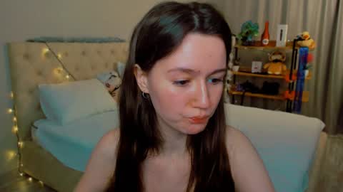 Snapshot of ameli_moon chatting on 12-20-24, 05:51 Eileen online show from 12-20-24, 05:51