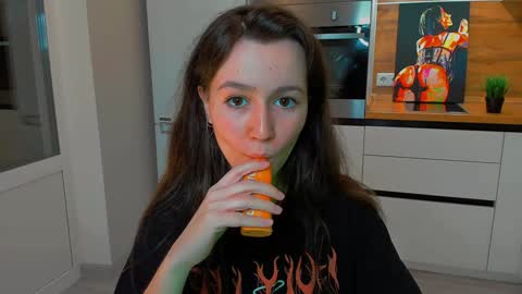 Snapshot of ameli_moon chatting on 02-01-25, 02:13 Eileen online show from 02-01-25, 02:13