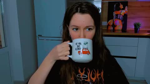 Snapshot of ameli_moon chatting on 03-04-25, 01:06 Eileen online show from 03-04-25, 01:06