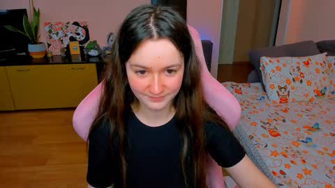 Snapshot of ameli_moon chatting on 10-08-25, 01:42 Eileen online show from 10-08-25, 01:42