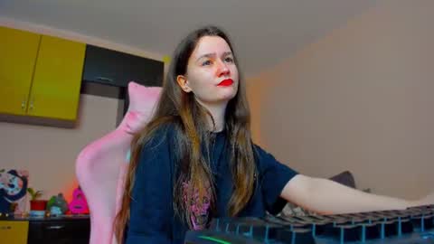 Snapshot of ameli_moon chatting on 06-26-26, 06:45 Eileen online show from 06-26-26, 06:45