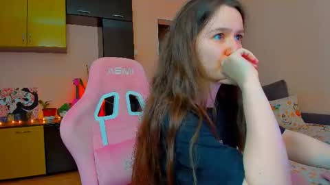Snapshot of ameli_moon chatting on 07-13-26, 06:11 Eileen online show from 07-13-26, 06:11