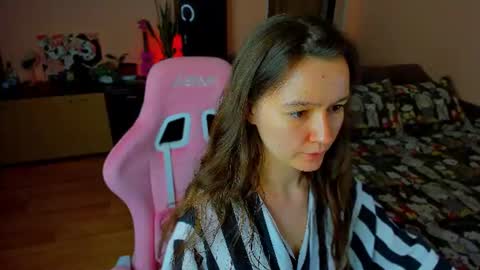Snapshot of ameli_moon chatting on 07-27-26, 04:47 Eileen online show from 07-27-26, 04:47