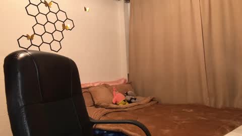 Snapshot of amelia___hall chatting on 10-21-25, 12:06 Amelia online show from 10-21-25, 12:06