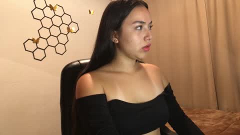 Snapshot of amelia___hall chatting on 10-27-25, 12:09 Amelia online show from 10-27-25, 12:09