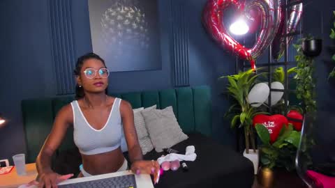 Amelia Adams online show from 02-20-25, 12:04