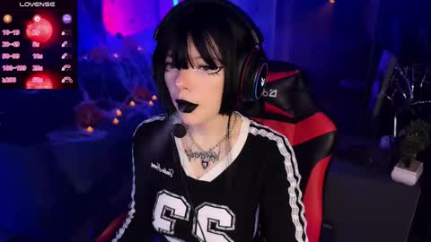 Amelia Aley  online show from 10-26-25, 10:21