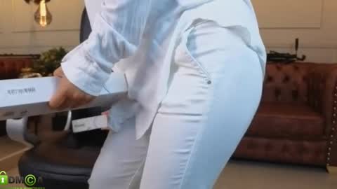 AMELIA online show from 04-21-26, 12:11