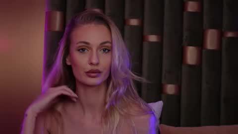 Amelia online show from 11-09-25, 06:33