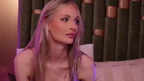 Amelia online show from 06-10-26, 07:46