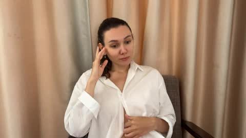 Snapshot of ameliahenderson chatting on 05-03-26, 02:06 Ameli online show from 05-03-26, 02:06