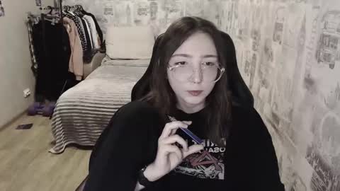 Snapshot of ameliakamishiro chatting on 12-21-24, 01:42 Amelia online show from 12-21-24, 01:42