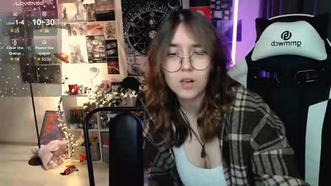 Amelia online show from 10-28-25, 09:24