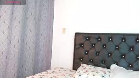 Snapshot of ameliejoness_ chatting on 06-27-26, 06:35 Ameliejoness online show from 06-27-26, 06:35