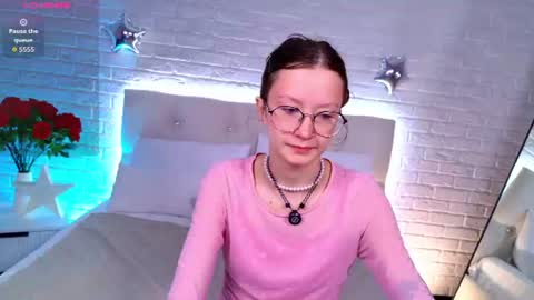 Snapshot of amelieviolet chatting on 06-09-26, 03:29 Amelie online show from 06-09-26, 03:29