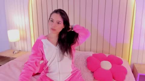 Amelia online show from 11-18-25, 11:37