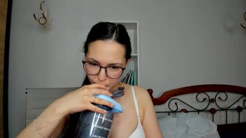 Snapshot of ameliya_sun chatting on 05-16-26, 10:36 Aylin online show from 05-16-26, 10:36