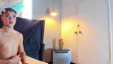 AMELIA online show from 12-20-25, 05:14