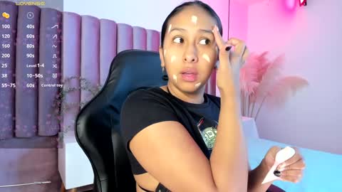 Snapshot of amelyamann chatting on 02-07-25, 12:17          online show from 02-07-25, 12:17