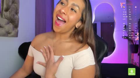 Snapshot of amelyamann chatting on 09-21-25, 01:46          online show from 09-21-25, 01:46