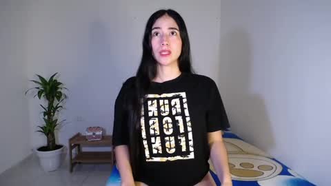Snapshot of amelycaro chatting on 01-27-25, 04:30 Amely online show from 01-27-25, 04:30