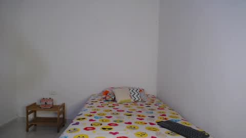 Snapshot of amelycaro chatting on 02-04-25, 03:11 Amely online show from 02-04-25, 03:11