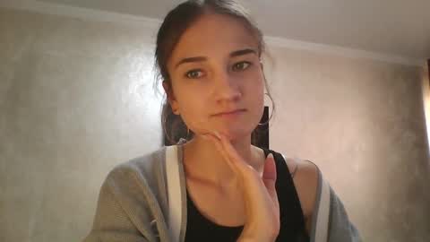 Julia  online show from 09-17-25, 10:17