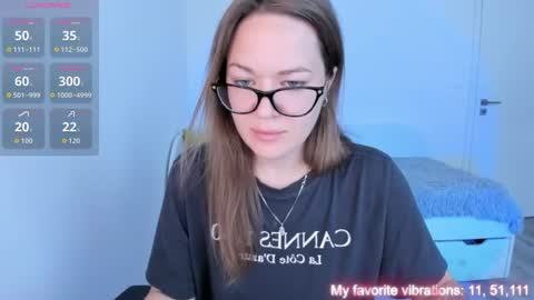 Snapshot of ami_amour_ chatting on 06-29-26, 11:10 Hi-hi I am Kate welcome to my sexy room online show from 06-29-26, 11:10