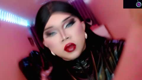 Snapshot of amiadoll chatting on 04-26-26, 06:16 Queen Mireska online show from 04-26-26, 06:16