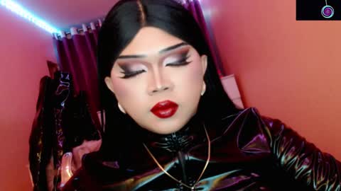 Snapshot of amiadoll chatting on 05-08-26, 05:18 Queen Mireska online show from 05-08-26, 05:18