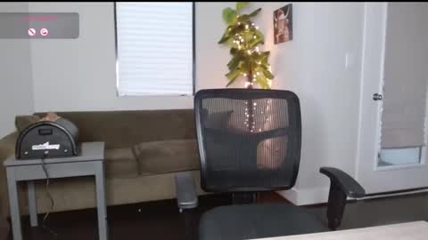 Snapshot of amilustxx chatting on 12-12-24, 11:25 amilust online show from 12-12-24, 11:25