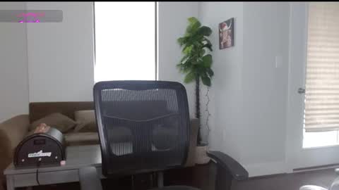 Snapshot of amilustxx chatting on 01-08-25, 06:52 amilust online show from 01-08-25, 06:52