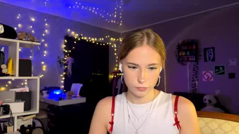 Amily online show from 04-18-26, 02:43