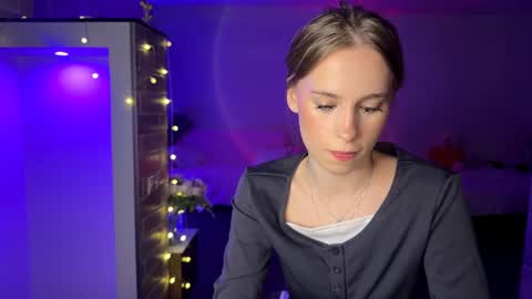 Snapshot of amily_sunray chatting on 06-27-26, 05:07 Amily online show from 06-27-26, 05:07