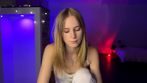 Snapshot of amily_sunray chatting on 07-14-26, 06:57 Amily online show from 07-14-26, 06:57
