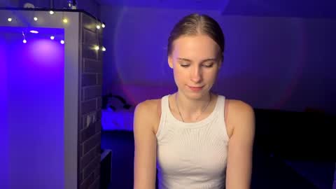 Snapshot of amily_sunray chatting on 07-19-26, 06:55 Amily online show from 07-19-26, 06:55