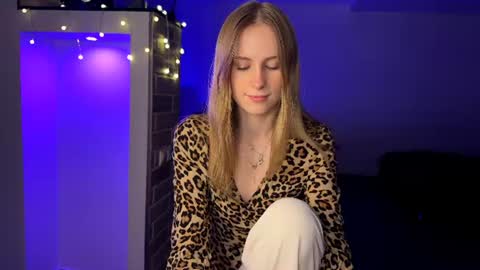 Snapshot of amily_sunray chatting on 07-29-26, 07:01 Amily online show from 07-29-26, 07:01