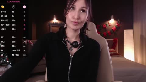 Snapshot of aminegulse chatting on 12-19-24, 12:45 Camilla online show from 12-19-24, 12:45