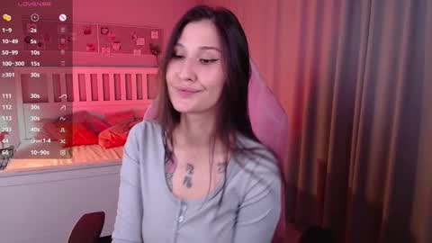 Snapshot of aminegulse chatting on 09-15-25, 01:05 Camilla online show from 09-15-25, 01:05