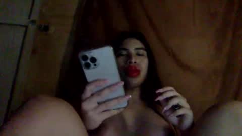 Snapshot of amira_papaya69 chatting on 06-10-26, 05:50 Amira online show from 06-10-26, 05:50