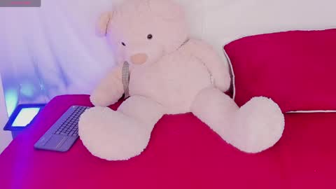 amira_princesswc online show from 04-19-26, 07:38