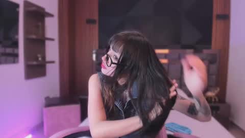 Snapshot of ammie_rouge chatting on 09-23-25, 02:09 Ammie rouge online show from 09-23-25, 02:09