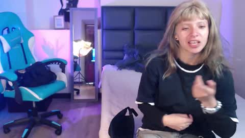 Amnesia online show from 11-11-25, 01:00