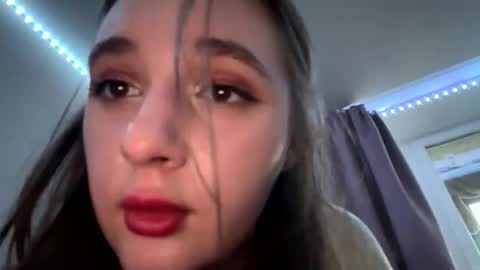 Snapshot of amy_hemii chatting on 10-06-25, 01:36 Amy hemii online show from 10-06-25, 01:36
